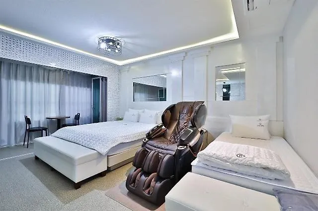 The One In Shinho-dong, Gangseo, * Busan